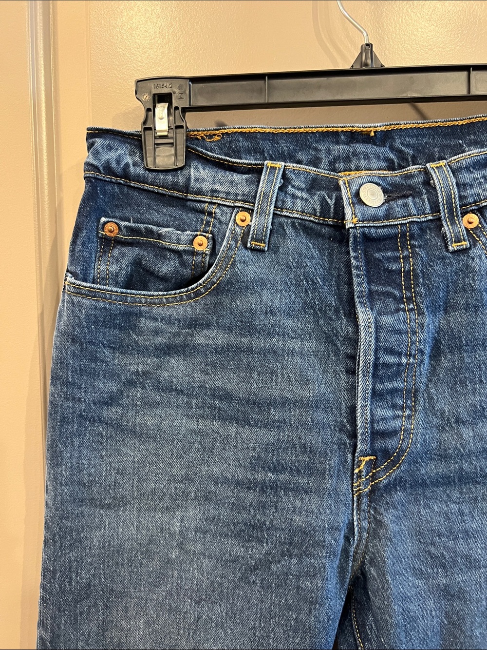 Classic Levi’s 501 Straight Leg Jeans in Medium Blue Denim - Picture 2 of 11